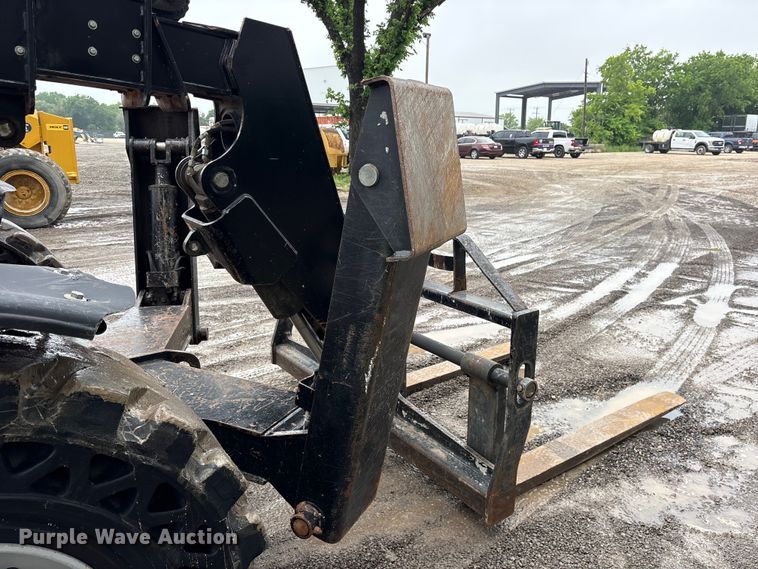 image for item ES8922 2017 JLG Skytrak 10054 telehandler