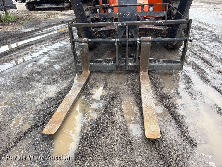 image for item ES8922 2017 JLG Skytrak 10054 telehandler