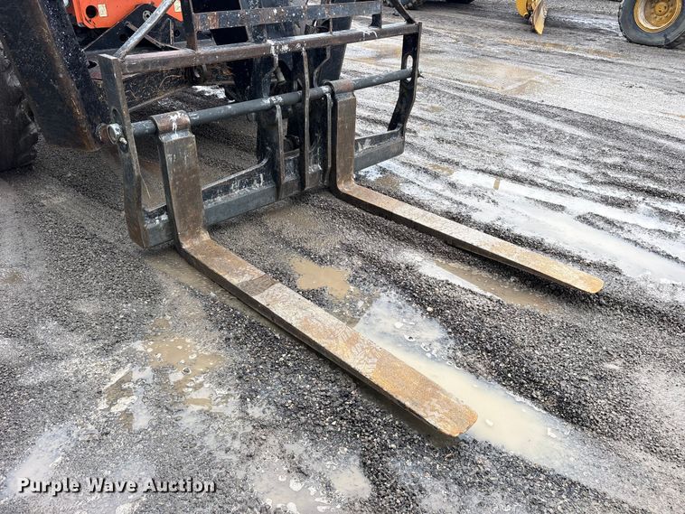 image for item ES8922 2017 JLG Skytrak 10054 telehandler