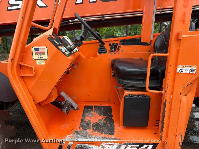 image for item ES8922 2017 JLG Skytrak 10054 telehandler