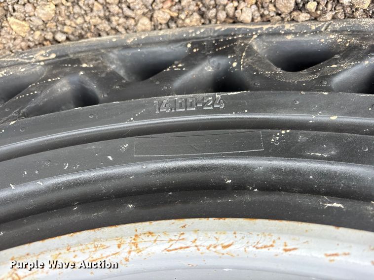 image for item ES8922 2017 JLG Skytrak 10054 telehandler