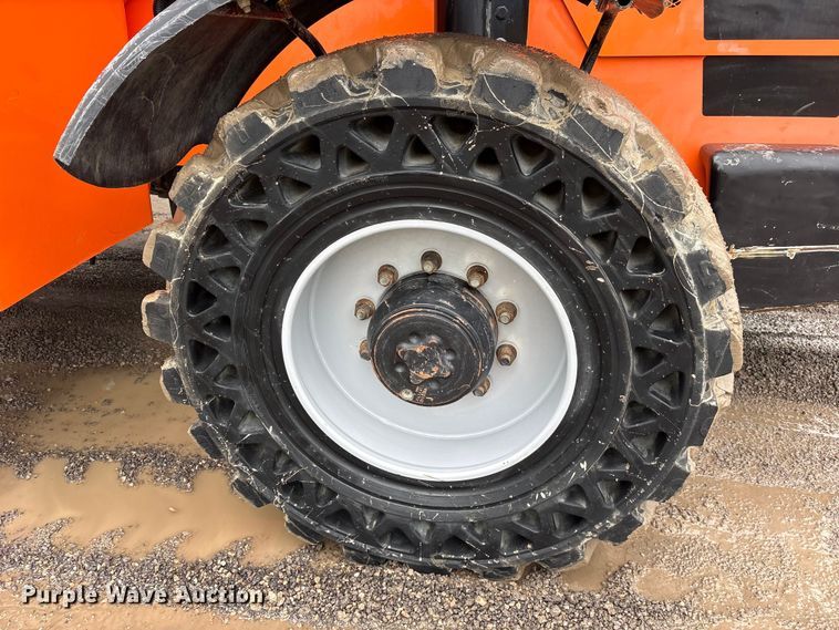 image for item ES8922 2017 JLG Skytrak 10054 telehandler