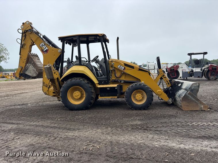 image for item ES8923 2022 Caterpillar 420 backhoe