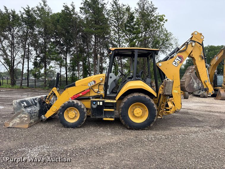image for item ES8923 2022 Caterpillar 420 backhoe