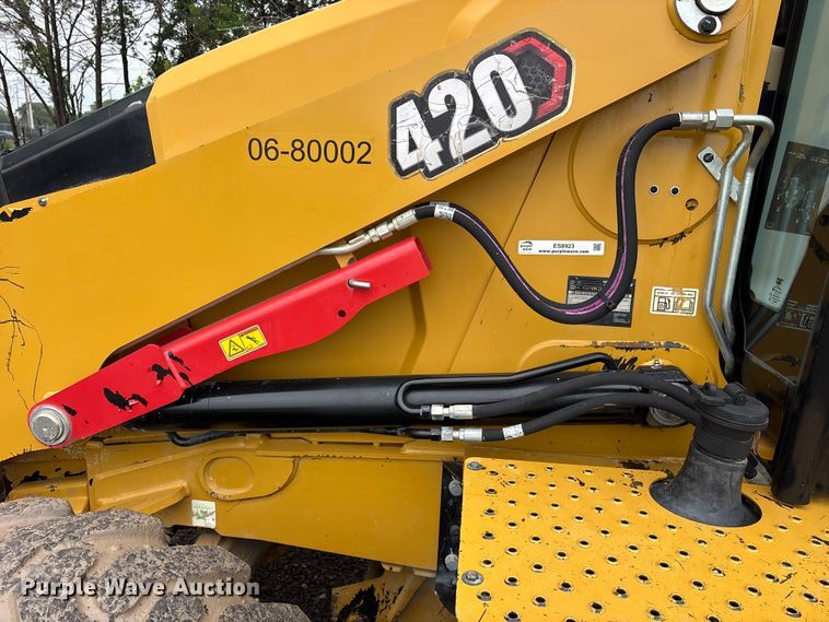 image for item ES8923 2022 Caterpillar 420 backhoe