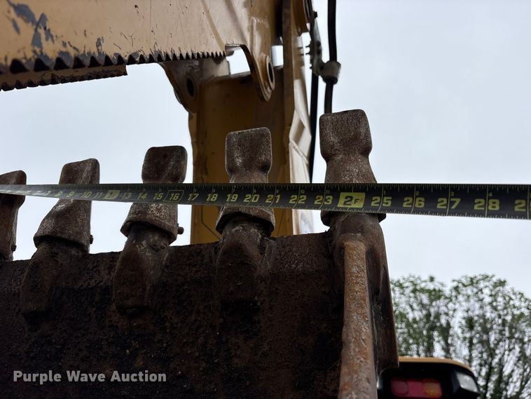 image for item ES8923 2022 Caterpillar 420 backhoe