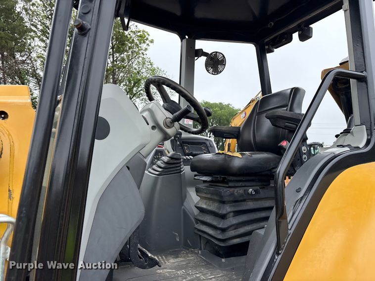 image for item ES8923 2022 Caterpillar 420 backhoe