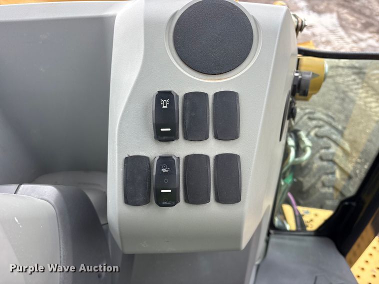 image for item ES8923 2022 Caterpillar 420 backhoe