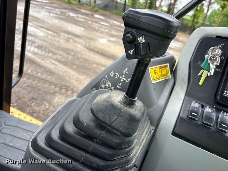 image for item ES8923 2022 Caterpillar 420 backhoe