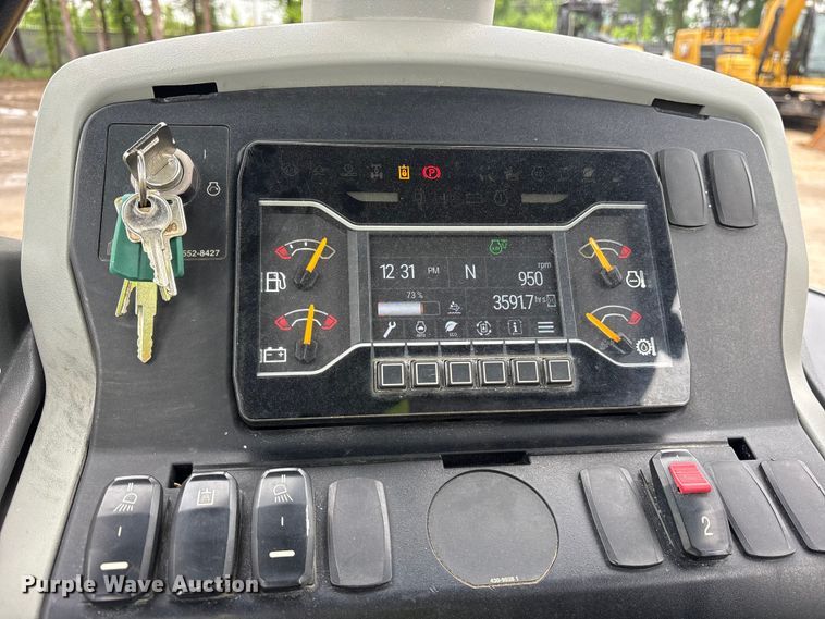 image for item ES8923 2022 Caterpillar 420 backhoe