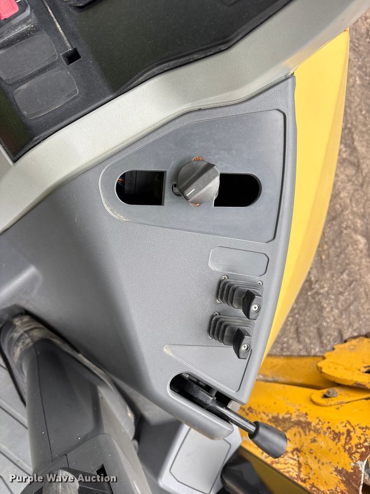 image for item ES8923 2022 Caterpillar 420 backhoe