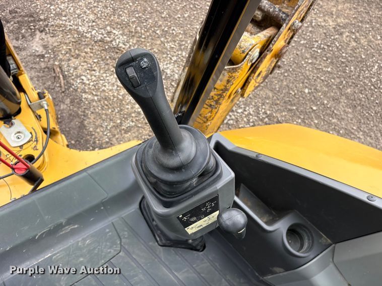 image for item ES8923 2022 Caterpillar 420 backhoe