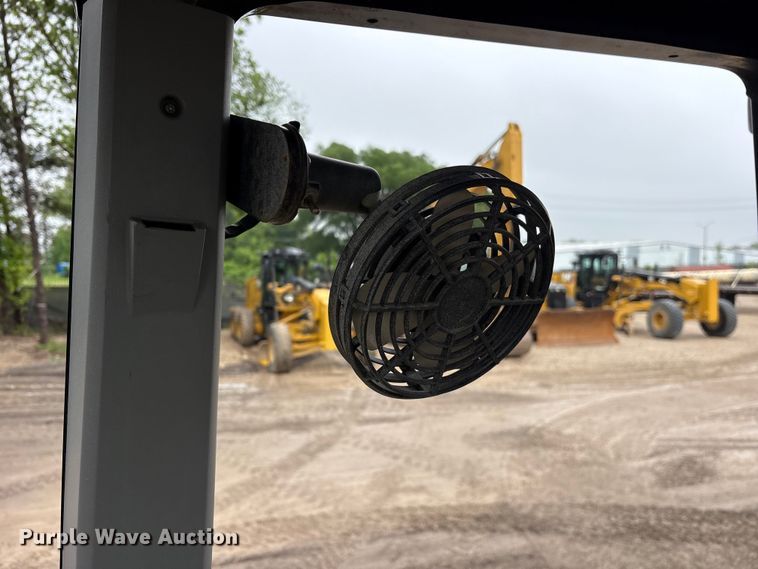 image for item ES8923 2022 Caterpillar 420 backhoe