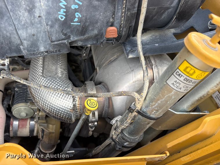 image for item ES8923 2022 Caterpillar 420 backhoe