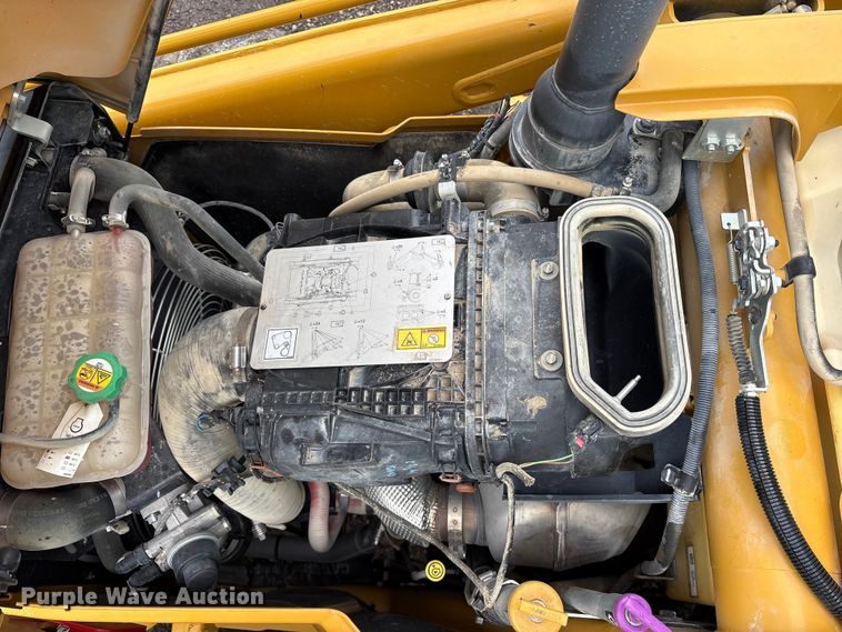 image for item ES8923 2022 Caterpillar 420 backhoe