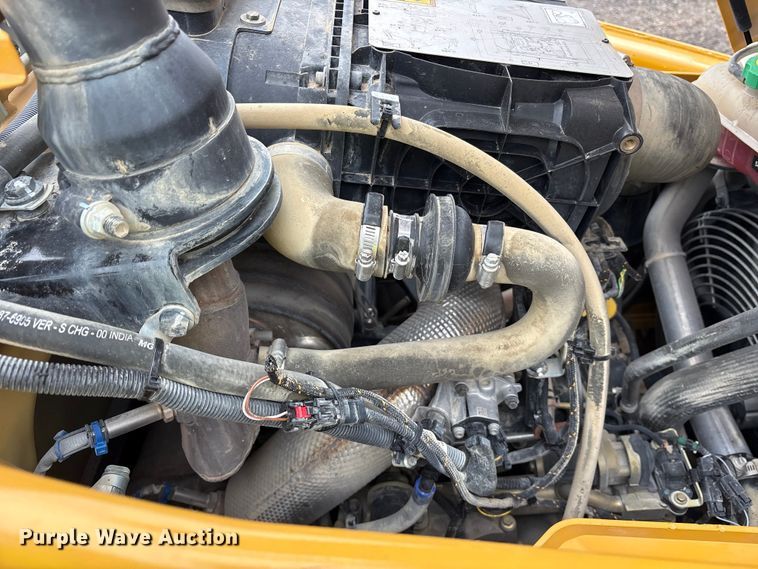 image for item ES8923 2022 Caterpillar 420 backhoe