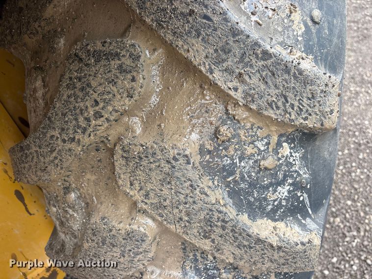 image for item ES8923 2022 Caterpillar 420 backhoe