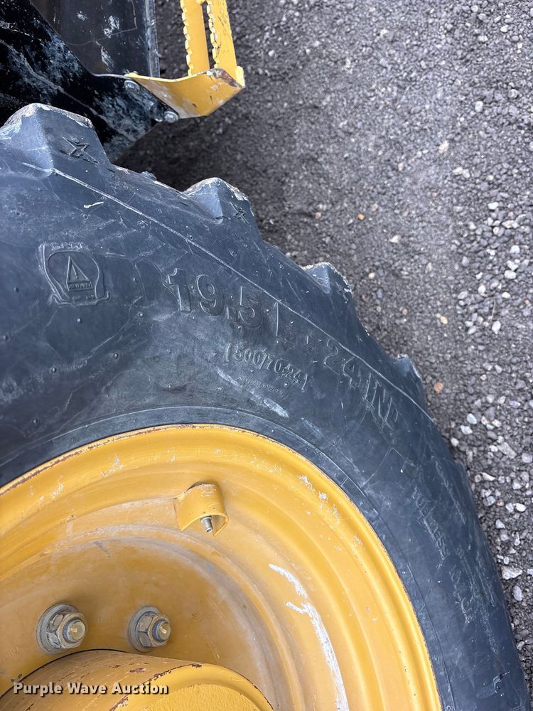 image for item ES8923 2022 Caterpillar 420 backhoe