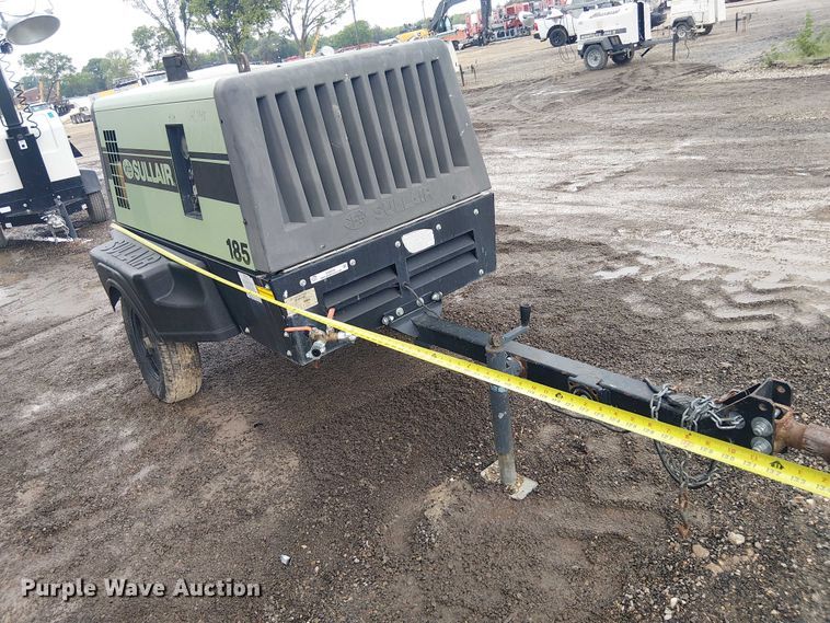 image for item ES8928 2019 Sullair 185D air compressor