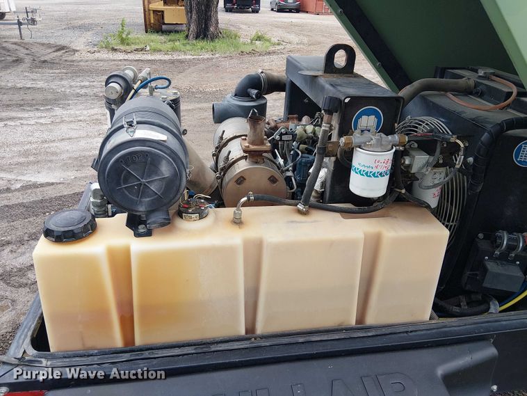 image for item ES8928 2019 Sullair 185D air compressor