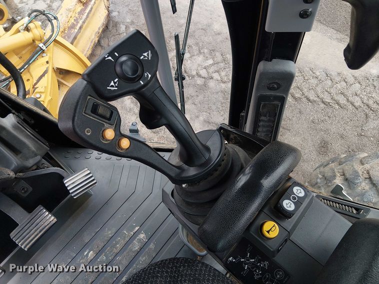 image for item ES8934 2021 Caterpillar 150 motor grader