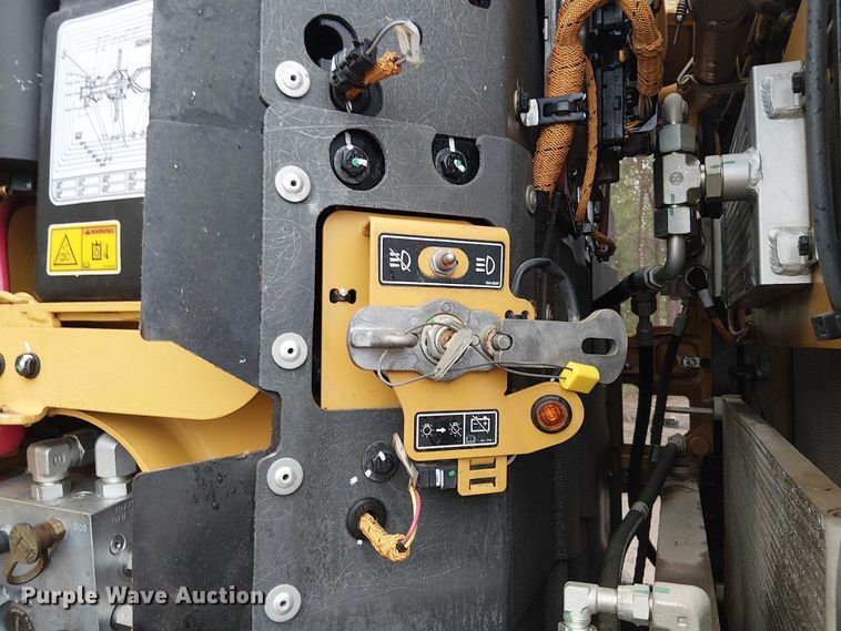 image for item ES8934 2021 Caterpillar 150 motor grader