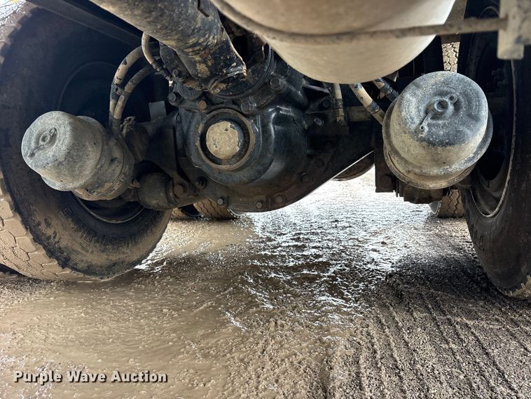 image for item ES8935 2020 Peterbilt 348 dump truck