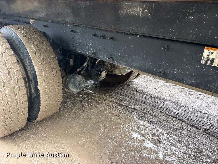 image for item ES8935 2020 Peterbilt 348 dump truck