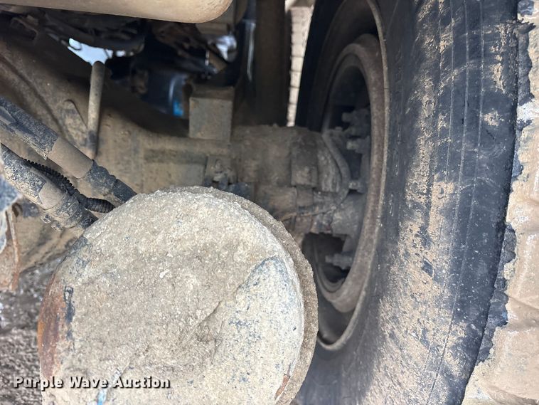 image for item ES8935 2020 Peterbilt 348 dump truck