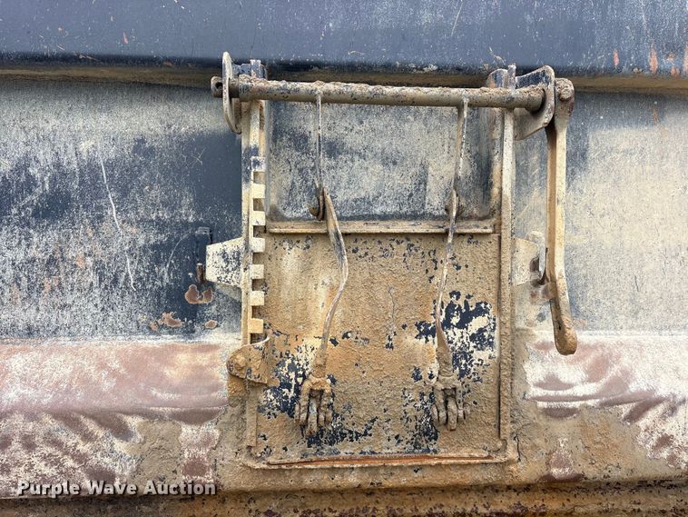 image for item ES8935 2020 Peterbilt 348 dump truck