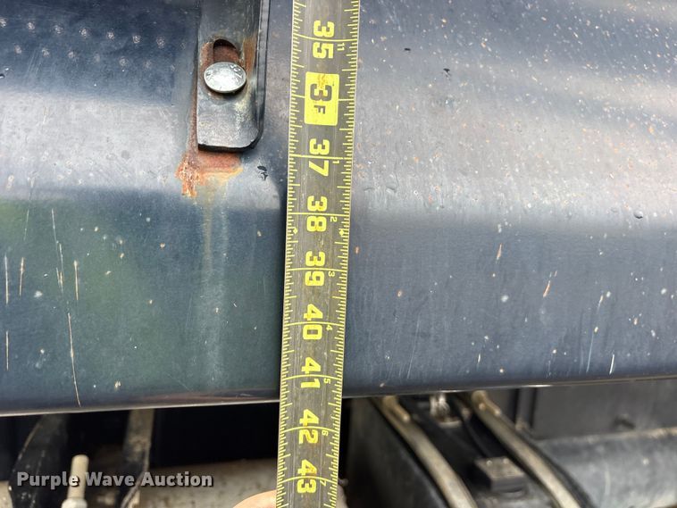 image for item ES8935 2020 Peterbilt 348 dump truck