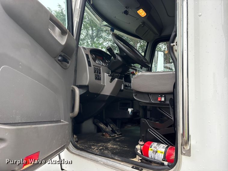 image for item ES8935 2020 Peterbilt 348 dump truck