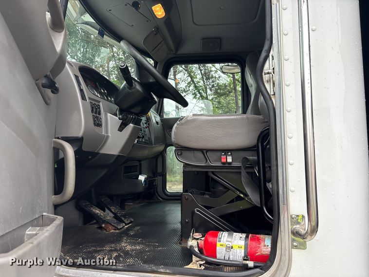 image for item ES8935 2020 Peterbilt 348 dump truck