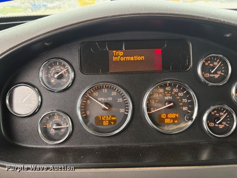 image for item ES8935 2020 Peterbilt 348 dump truck