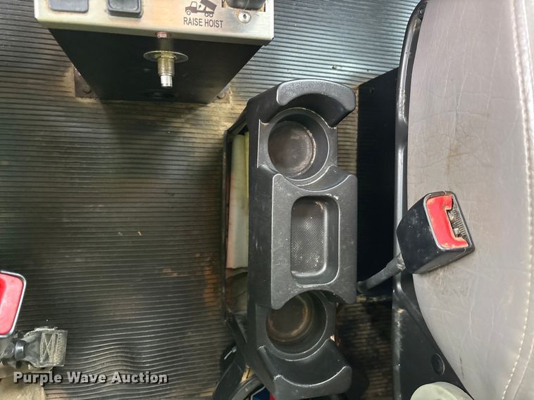 image for item ES8935 2020 Peterbilt 348 dump truck