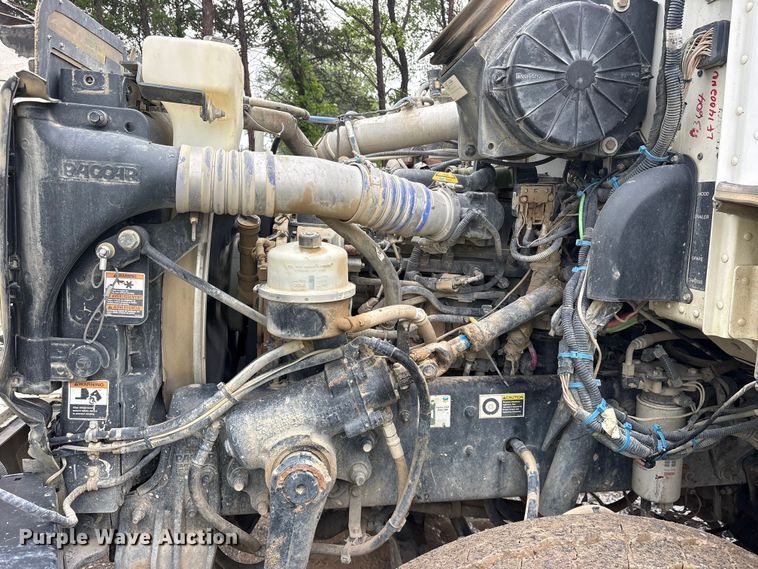 image for item ES8935 2020 Peterbilt 348 dump truck