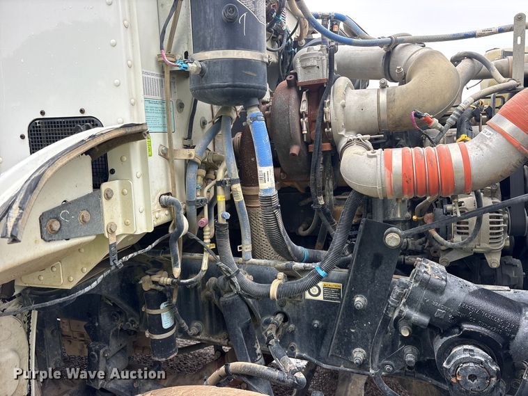 image for item ES8935 2020 Peterbilt 348 dump truck