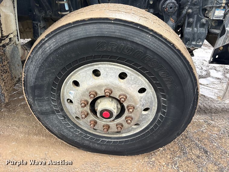 image for item ES8935 2020 Peterbilt 348 dump truck