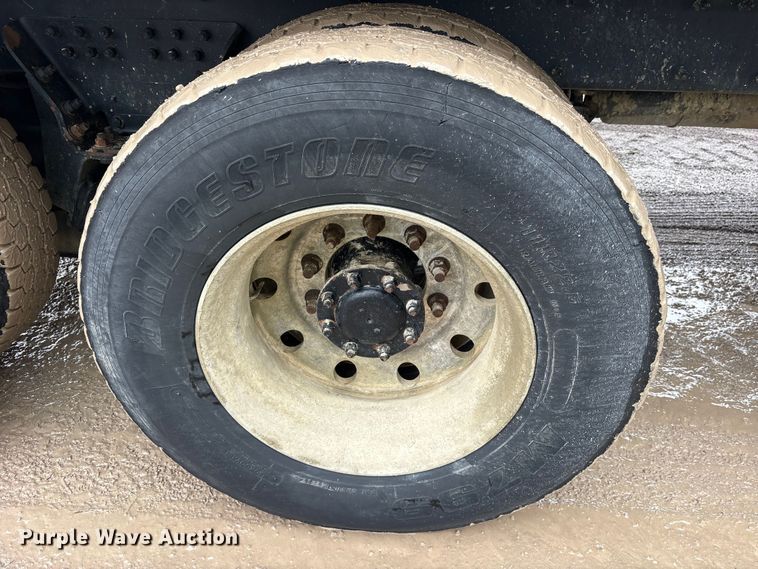 image for item ES8935 2020 Peterbilt 348 dump truck