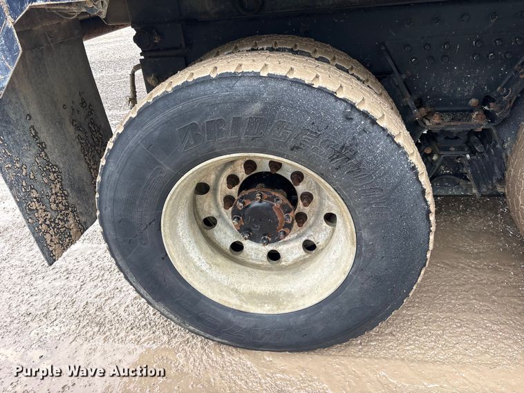 image for item ES8935 2020 Peterbilt 348 dump truck