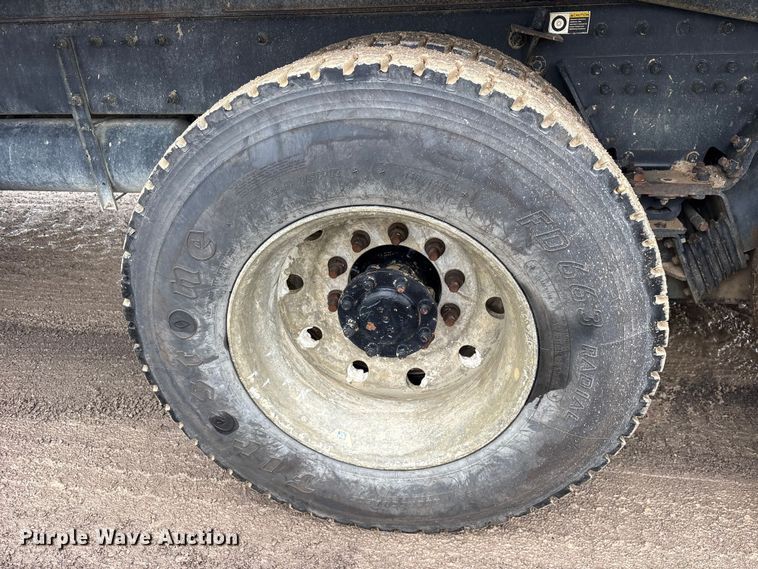 image for item ES8935 2020 Peterbilt 348 dump truck