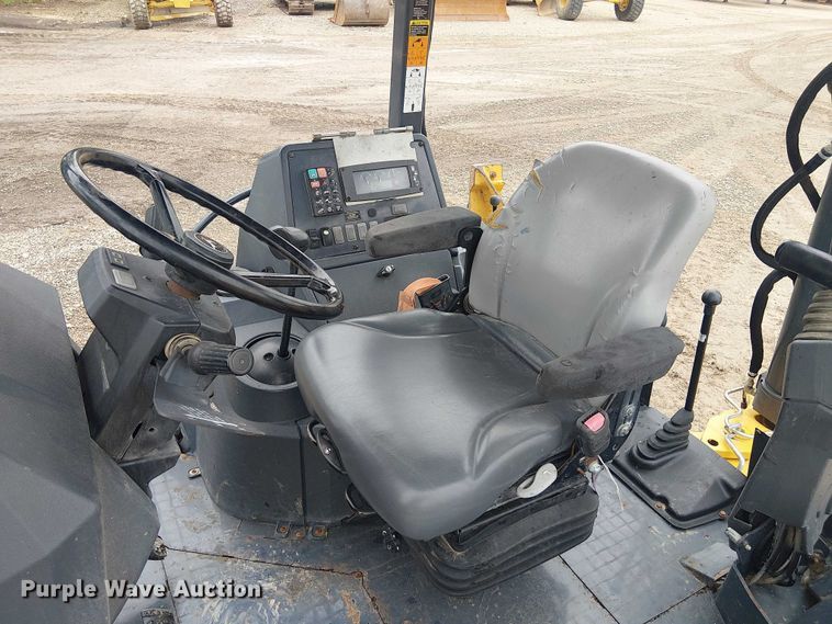 image for item ES8937 2018 John Deere 310SL backhoe