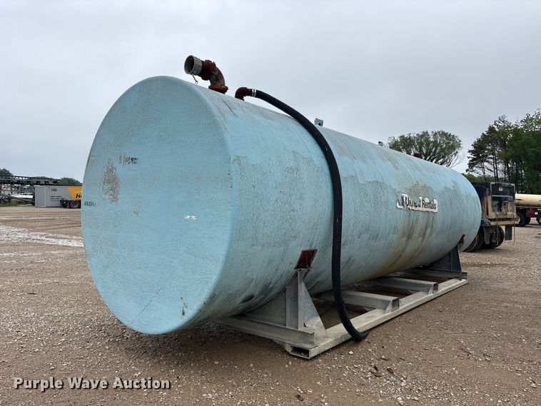 image for item ES8938 10,000 gallon fiberglass tank