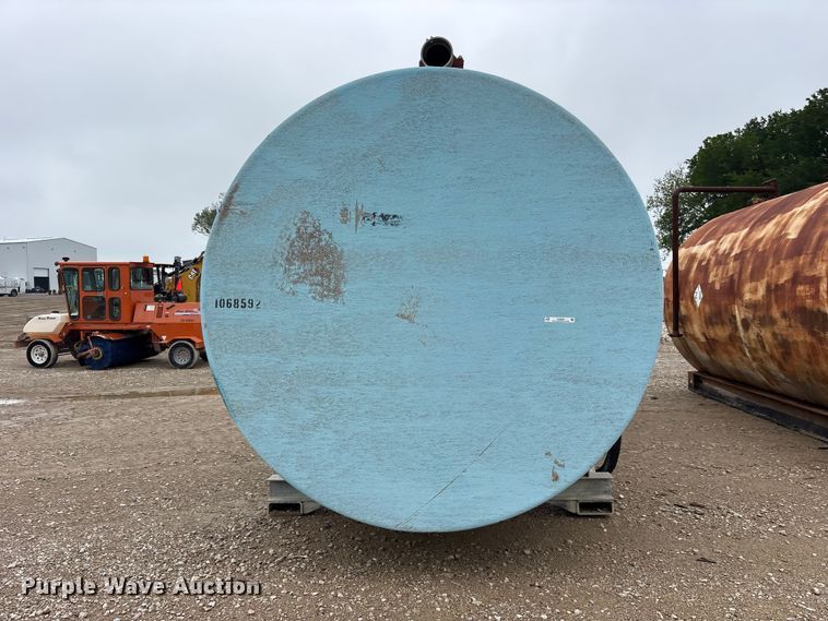 image for item ES8938 10,000 gallon fiberglass tank