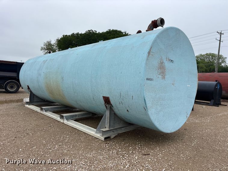 image for item ES8938 10,000 gallon fiberglass tank