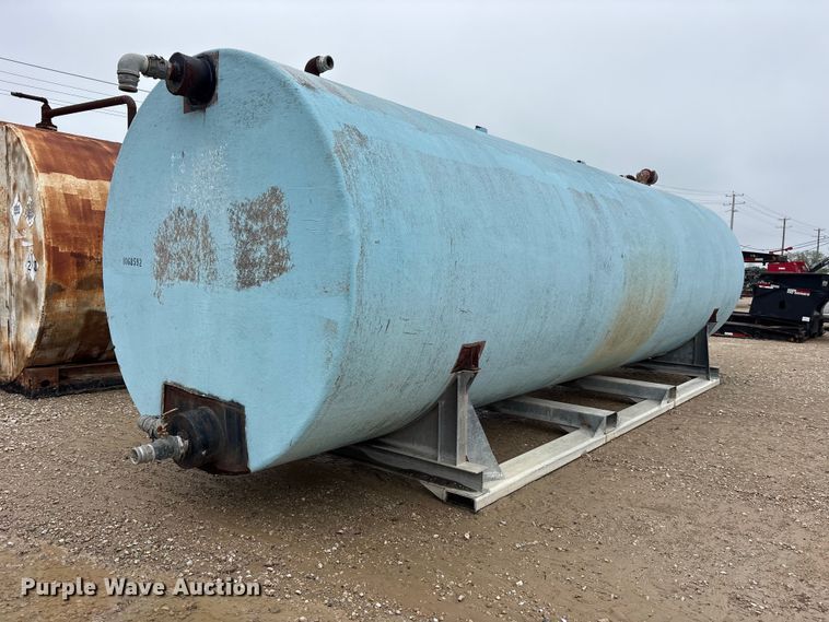 image for item ES8938 10,000 gallon fiberglass tank