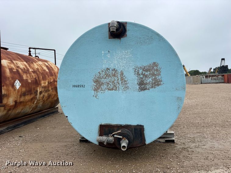 image for item ES8938 10,000 gallon fiberglass tank