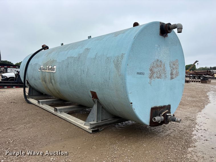 image for item ES8938 10,000 gallon fiberglass tank