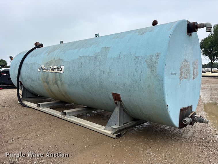 image for item ES8938 10,000 gallon fiberglass tank