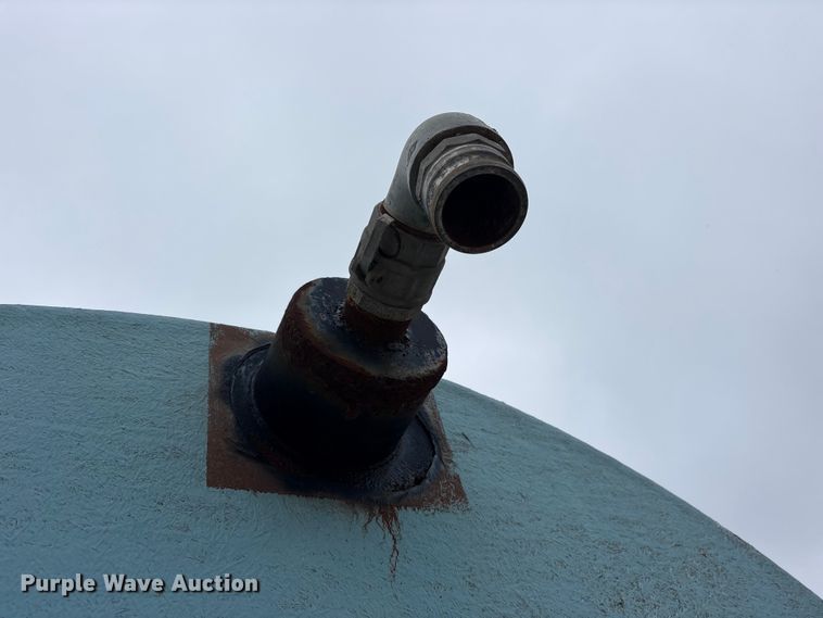 image for item ES8938 10,000 gallon fiberglass tank